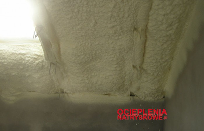 Ocieplenia natryskowe pianami pur izolacja natryskowa ocieplanie poliuretanem piany PUR skuteczna izolacja izolacja piany purizolacja-pur6
